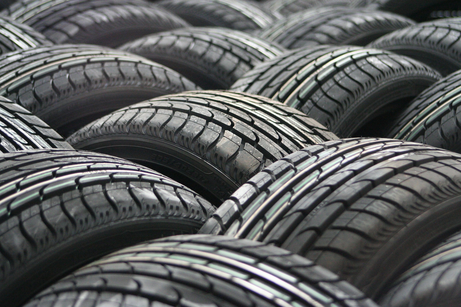 car-tyres-63928_1920 (1)